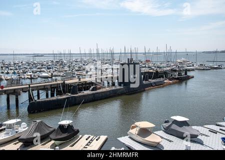 USS Clamagore SS-343 is a Balao-class submarine, presently a museum ship at the Patriot's Point Naval and Maritime Museum outside Charleston, SC Stock Photo