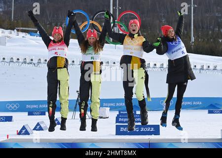 Zhangjiakou, China. 12th Feb, 2022. Germany's Katherine Sauerbrey, Katharina Hennig, Victoria Carl and Sofie Krehl (from left to right) celebrate their silver medal in the 4 x 5-kilometer Nordic ski relay at the Beijing Olympics on the podium. Credit: Angelika Warmuth/dpa/Alamy Live News Stock Photo
