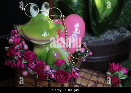 Pink frog - Valentine - Valentines day Stock Photo - Alamy