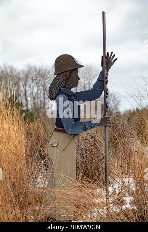 Clare, Michigan - Sculptures of road construction workers memorialize employees who were killed while working on Michigan's state highways. Artist Car Stock Photo