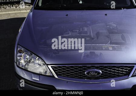 Closeup of the Soft blue Ford Mondeo MK3 travel car Stock Photo - Alamy