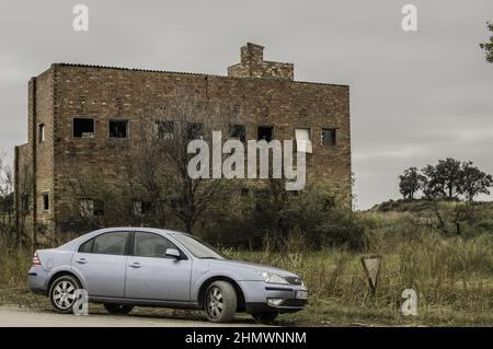 Closeup of the Soft blue Ford Mondeo MK3 travel car Stock Photo - Alamy