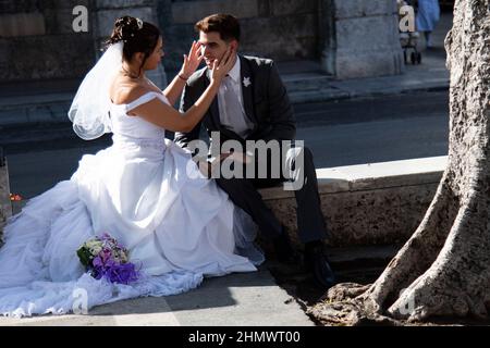 Young Cuban couple getting married in Havana, Cuba. Stock Photo