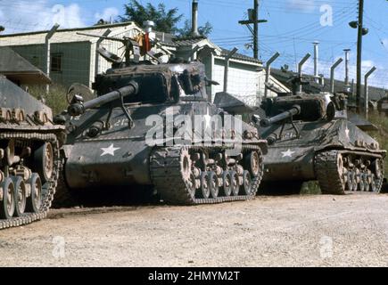 US ARMY / United States Army Kampfpanzer / Tank M4A3 Sherman - In Süd Korea nach dem Waffenstillstandsabkommen des Korea Krieg / In Sout Korea after the ceasefire agreement of the Korean War Stock Photo
