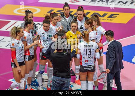 Cuneo, Italy. 12th Feb, 2022. Team Cuneo during Bosca S.Bernardo Cuneo vs Igor Gorgonzola Novara, Volleyball Italian Serie A1 Women match in Cuneo, Italy, February 12 2022 Credit: Independent Photo Agency/Alamy Live News Stock Photo