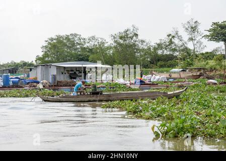 Floating house at a floating village on the Mekong River, Mekong Delta, Vinh Long Province, southern Vietnam, Southeast Asia Stock Photo