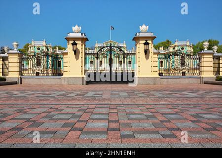 Front gate of Mariinsky palace in Kyiv, Ukraine Stock Photo