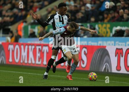 NEWCASTLE UPON TYNE, UK. FEB 13TH Newcastle United's Federico Fernandez in action with Aston Villa's Lucas Digne during the Premier League match between Newcastle United and Aston Villa at St. James's Park, Newcastle on Sunday 13th February 2022. (Credit: Mark Fletcher | MI News) Credit: MI News & Sport /Alamy Live News Stock Photo