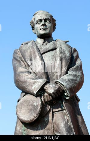 Memorial statue for Captain Robert Falcon Scott situated in Portsmouth Historical Dockyard, Portsmouth, Hampshire, England, UK Stock Photo
