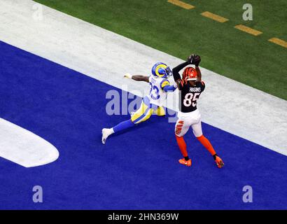 Cincinnati Bengals' Tee Higgins catches a ball practice Thursday