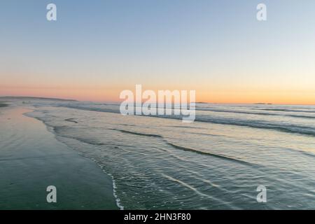 February 13, 2022: The clear sunset at Silver Strand State Beach in Coronado, California on Sunday, February 13th, 2022 (Rishi Deka/Zuma Press). The torrid weather allured many to the famous San Diego beach and nearby sites including Imperial Beach pier, Coronado Islands, Coronado Beach and Peninsula, downtown San Diego, San Diego Bay, cruise ships, and silver dollar shells. The heat wave in Southern California has now ended. (Credit Image: © Rishi Deka/ZUMA Press Wire) Stock Photo