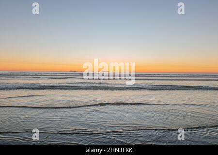 February 13, 2022: The clear sunset at Silver Strand State Beach in Coronado, California on Sunday, February 13th, 2022 (Rishi Deka/Zuma Press). The torrid weather allured many to the famous San Diego beach and nearby sites including Imperial Beach pier, Coronado Islands, Coronado Beach and Peninsula, downtown San Diego, San Diego Bay, cruise ships, and silver dollar shells. The heat wave in Southern California has now ended. (Credit Image: © Rishi Deka/ZUMA Press Wire) Stock Photo