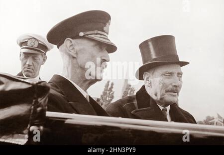 Vintage photo of Haakon VII of Norway and Christian X of Denmark upon King Haakon's arrival in Copenhagen. September 22, 1945 Stock Photo