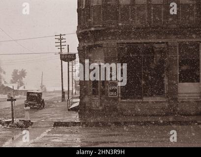 Vintage photo of American life in 1940s. Post office in blizzard. Aspen, Colorado. By Marion Post Wolcott (photographer). September 1941 Stock Photo