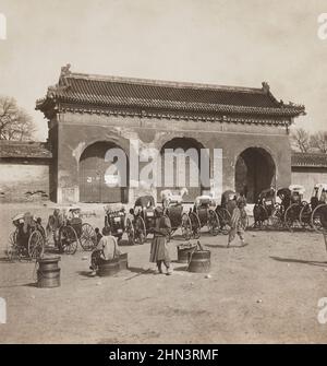 Vintage photo of the entrance to the Temple of Heaven, Peking, China. 1901 Stock Photo