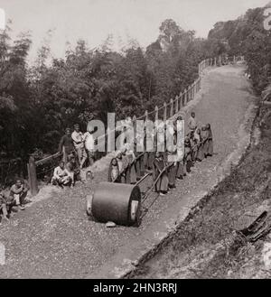 Vintage photo of group of 20-women on Darjeeling highway.  Who was unlucky enough to be born a man in India. 1903 Stock Photo
