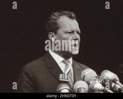 Berlin Crisis of 1961. Willy Brandt Governing Mayor of West Berlin. Serie of archivel photos depicts the August 1961 travel ban between East and West Stock Photo