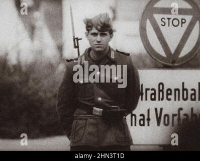 Berlin Crisis of 1961. Serie of archivel photos depicts the August 1961 travel ban between East and West Berlin and shows the building of barricades t Stock Photo