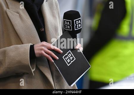 Sinsheim Deutschland 13th Feb 22 Anne Sophie Kimmel Dazn Field Reporter With Microphone Single Image Cut Single Motif Half Figure Half Figure Soccer 1st Bundesliga Season 21 22 22 Matchday Matchday22 Tsg 19 Hoffenheim