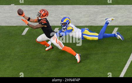 Cincinnati Bengals wide receiver Ja'Marr Chase (1) during pregame warmups  before an NFL football game against the Miami Dolphins on Thursday,  September 29, 2022, in Cincinnati. (AP Photo/Matt Patterson Stock Photo -  Alamy