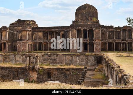 Facade of Badal Mahal and Talab at Raisen fort. This is a protected monument and an ancient heritage, Raisen, Fort was built-in 11th Century AD, Madhy Stock Photo