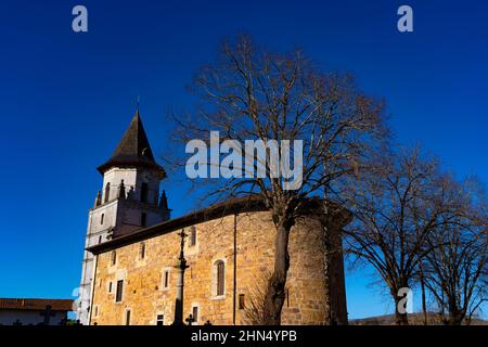 Église Notre-Dame-de-l'Assomption d'Ainhoa in the town of Ainhoa, Pays Basque, France Stock Photo