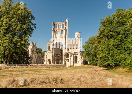 In the Seine valley, Jumièges abbey is regarded as one of France's most beautiful ruins.Here, the église Notre-Dame Stock Photo