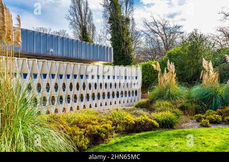 1970s style crematorium building designed by E. G. Chandler at City of London Cemetery and Crematorium, Manor Park, Newham, London, UK Stock Photo