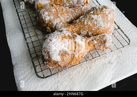 Raw Breaded Chicken Drumsticks on a Wire Rack: Breaded uncooked chicken legs being prepped for frying Stock Photo