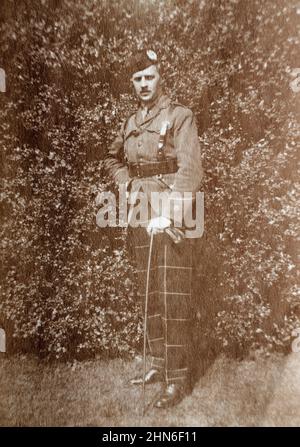 A British army officer, a Lieutenant in a Scottish infantry regiment, wearing trews, c. First World War. Stock Photo