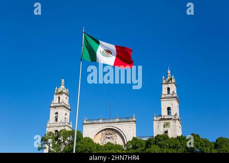 Mexican Flag, Plaza Grande, Cathedral de IIdefonso (background), Merida, Yucatan State, Mexico Stock Photo