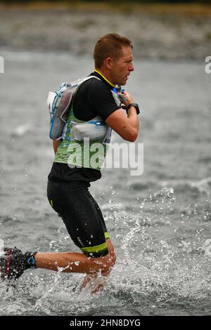 ARTHURS PASS, NEW ZEALAND, FEBRUARY 12, 2022; Competitor 6 running in the Coast to Coast triathlon Stock Photo
