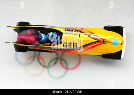 Beijing, China. 15th Feb, 2022. Bobsleigh: Olympics, two-man bobsleigh, men, 3rd round at Yanqing National Sliding Centre, Francesco Friedrich and Thorsten Margis in the ice channel. Credit: Michael Kappeler/dpa/Alamy Live News Stock Photo