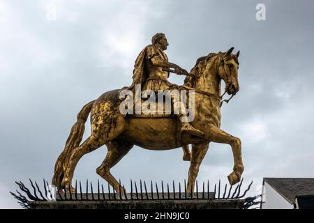 Gilt equestrian statue of King William III in the costume of a Roman Emperor (King Billy statue), Kingston Upon Hull, East Riding of Yorkshire, UK. Stock Photo