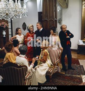 Wienerinnen, Fernsehfilm, Deutschland/Österreich 1974, Regie: Dietrich Haugk, Darsteller: Eva Rieck, Kurt Heintel, Dany Sigl Stock Photo