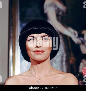 Mireille Mathieu, berühmte französische Sängerin, Portrait circa von 1982.  French singer Mireille Mathieu, portrait circa from 1982. Stock Photo