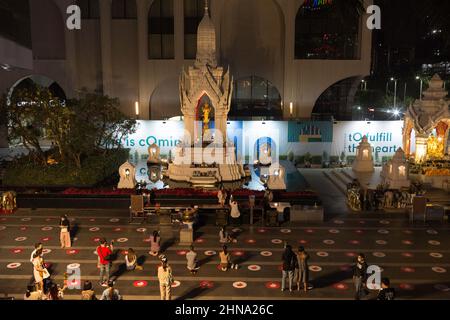 Bangkok, Thailand. 14th Feb, 2022. Bangkokians worshippers prayer to find love on Valentine's Day. (Photo by Atiwat Silpamethanont/Pacific Press) Credit: Pacific Press Media Production Corp./Alamy Live News Stock Photo