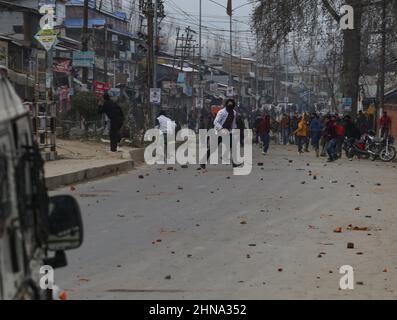 Kashmiri shia protesters throwing stones at Indian government forces ...