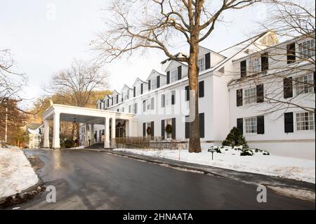 The Woodstock Inn on a winter's day.   Woodstock, Vermont, USA Stock Photo