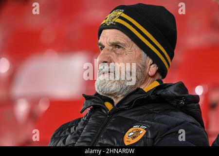 Sheffield, UK. 15th Feb, 2022. A Hull fan arrive at Bramall Lane in Sheffield, United Kingdom on 2/15/2022. (Photo by Craig Thomas/News Images/Sipa USA) Credit: Sipa USA/Alamy Live News Stock Photo