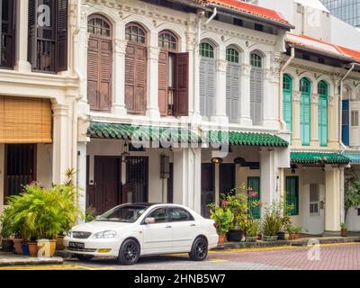 Many houses of Emerald Hill Rd are nice examples of Chinese Baroque architecture - Singapore Stock Photo