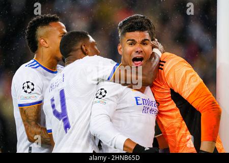 https://l450v.alamy.com/450v/2hnb65d/paris-france-february-15-david-alaba-of-real-madrid-eder-militao-of-real-madrid-daniel-carvajal-of-real-madrid-and-goalkeeper-thibaut-courtois-of-real-madrid-prior-to-the-round-of-sixteen-leg-one-uefa-champions-league-match-between-paris-saint-germain-and-real-madrid-at-stade-de-france-on-february-15-2022-in-paris-france-photo-by-geert-van-ervenorange-pictures-2hnb65d.jpg
