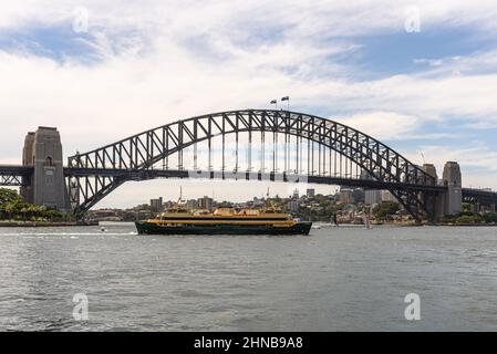 The Freshwater-class ferry Freshwater passing in front of the Sydney Harbour Bridge on a summer's day on its way to Manly Beach Stock Photo