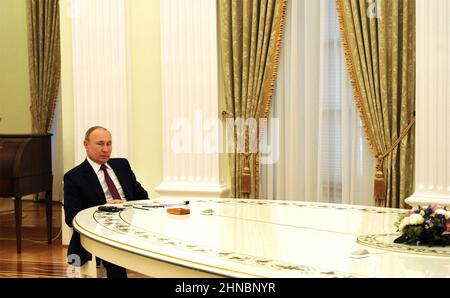 Moscow, Russia. 15th Feb, 2022. Russian President Vladimir Putin, during a face-to-face meeting with German Chancellor Olaf Scholz on the Ukrainian crisis at the Kremlin, February 15, 2022 in Moscow, Russia. Credit: Mikhail Klimentyev/Kremlin Pool/Alamy Live News Stock Photo