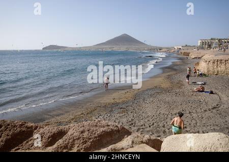 Playa del Médano with Red Mountain in the background, El Médano seafront, south Tenerife, Canary Islands, Spain, February 2022 Stock Photo