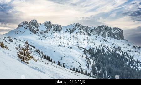 Bucegi mountains, Romania. Beautiful Carpathian mountains landscape in winter Stock Photo