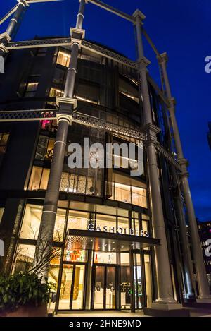 Gasholders converted into luxury flats, Handyside area, King's Cross urban regeneration, London, England, UK Stock Photo
