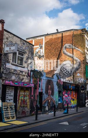 Stork Graffiti art in Hanbury Street, off Brick Lane, iconic London street, home to Bangladesh community known for its curry restaurants, now a trendy Stock Photo