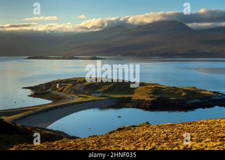 The promontory of Àrd Neackie and tombolo at Loch Eriboll, Sutherland, Scotland, UK.  Behind are the peaks of Meall Meadhonach and Beinn Ceannabeinne. Stock Photo