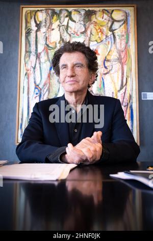 France, Paris, 15th February 2022. Portrait of Jack Lang, former Minister of Culture and President of the Arab World Institute. Stock Photo